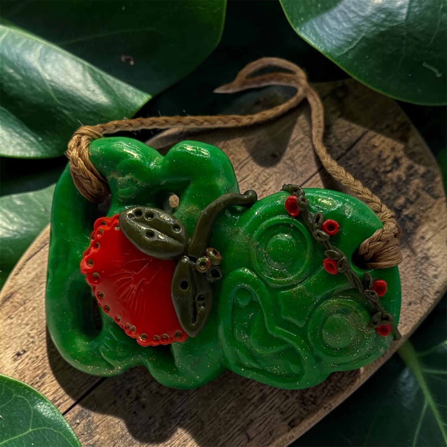 Hei Tiki – Pōhutukawa
